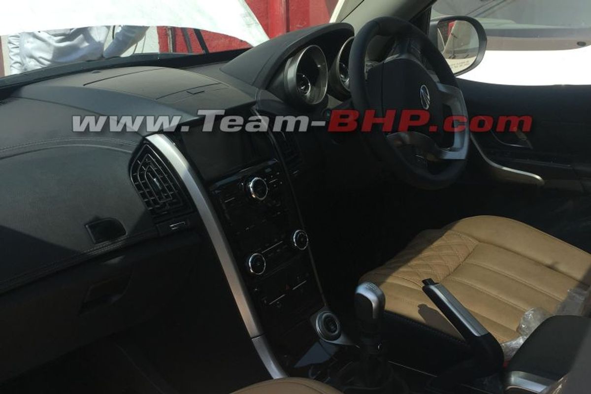 2018 Mahindra XUV500 Facelift Interior Spied | CarDekho.com