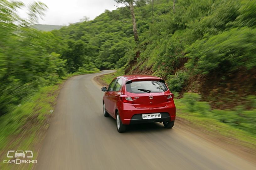 Tiago Petrol AMT vs MT Tiago Petrol AMT vs MT