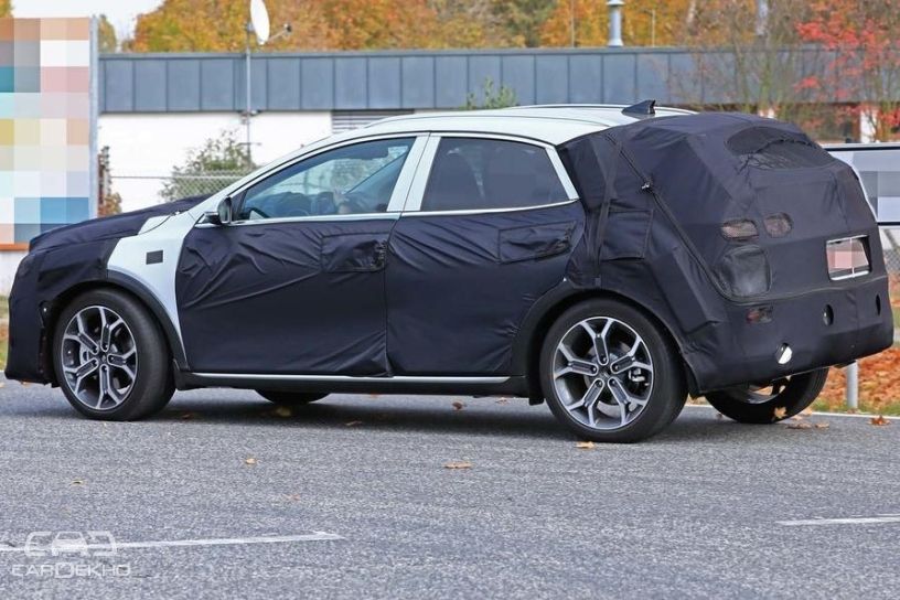 Kia Ceed-based crossover Kia Ceed-based crossover