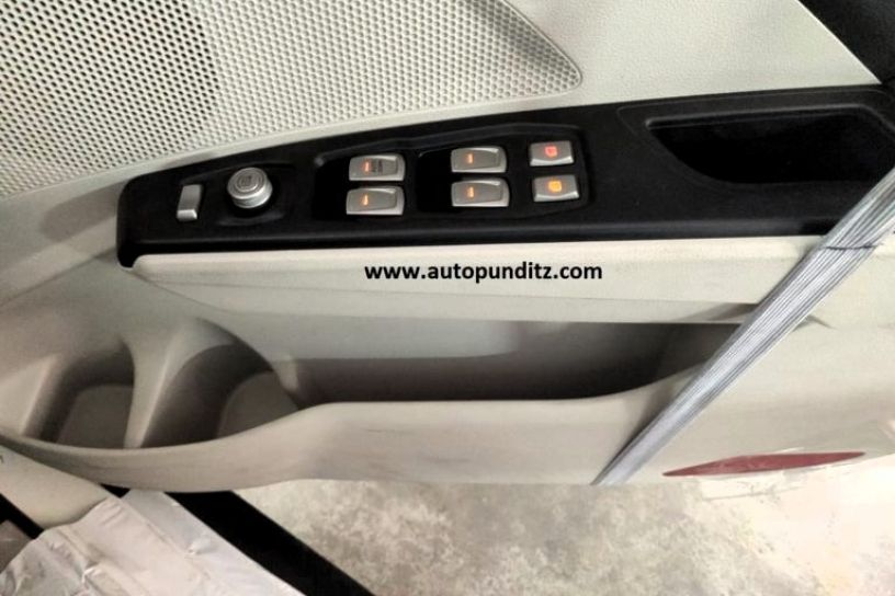 Mahindra XUV300 Mahindra XUV300