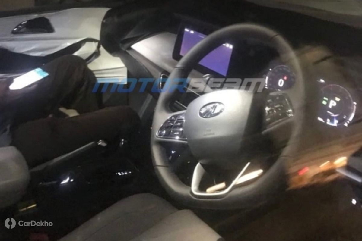 Mahindra XUV500 2021
