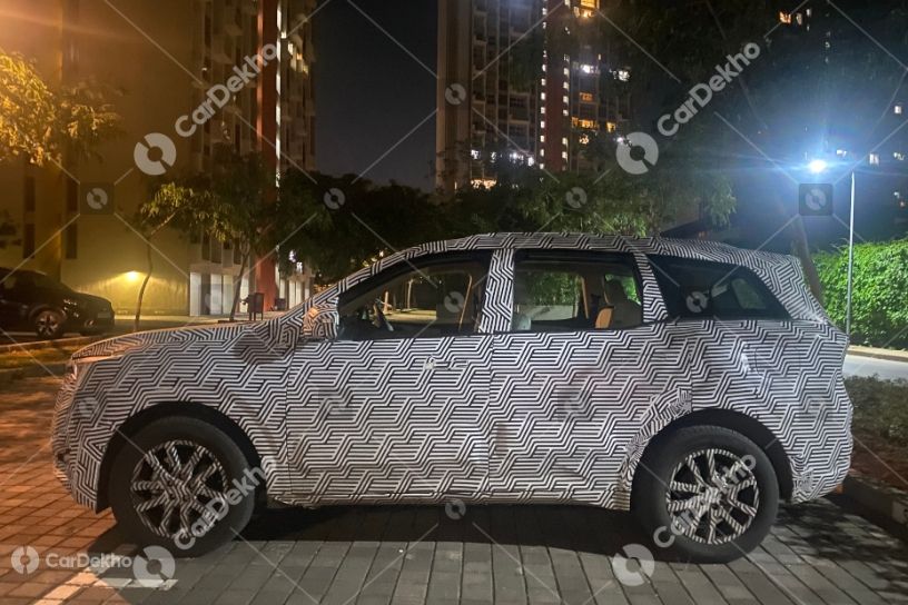 Mahindra Teases A Cool New Feature For The Upcoming XUV700