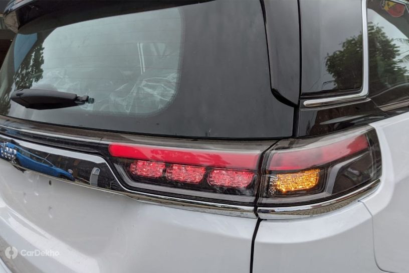 Jeep Meridian taillight