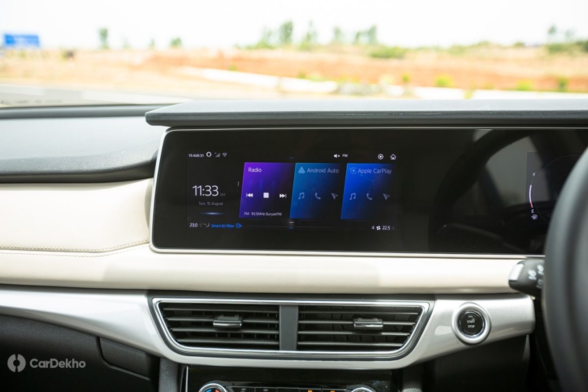 Mahindra XUV700 touchscreen