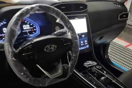 2020 Hyundai Creta Interiors Spied Gets A Big Mg Hector Like Touchscreen Cardekho Com