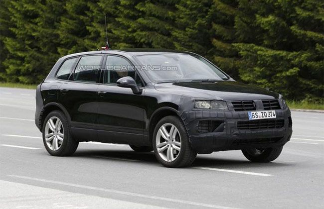 Facelifted Volkswagen Touareg Spied