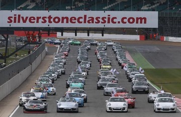 Porsche 911 Parade Sets New World Record Porsche 911 Parade Sets New World Record