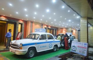HM Launches BSIV compliant Ambassador 'Encore' at Rs 4.98 lakh HM Launches BSIV compliant Ambassador 'Encore' at Rs 4.98 lakh