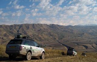 Range Rover Hybrids Silk Trail 2013 reaches halfway to their Mumbai destination