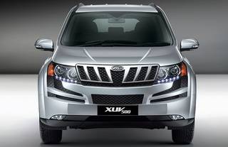 Mahindra XUV500 W4 variant launched at Rs. 10.83 lakh Mahindra XUV500 W4 variant launched at Rs. 10.83 lakh