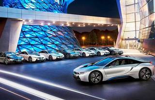 Global deliveries for BMW i8 begins; BMW laser light debuts for first time