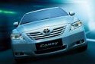 Rivals targeting Toyota customers amid vehicle recall