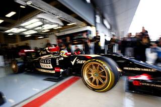 Pirelli unveils 18-inches low-profile F1 tyres Pirelli unveils 18-inches low-profile F1 tyres