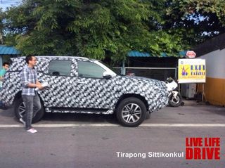 2016 Toyota Fortuner Spied for the First Time in India