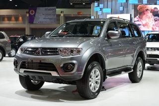 Mitsubishi Pajero Sport Automatic booking started at Rs. 5 lacs; launch on November 14