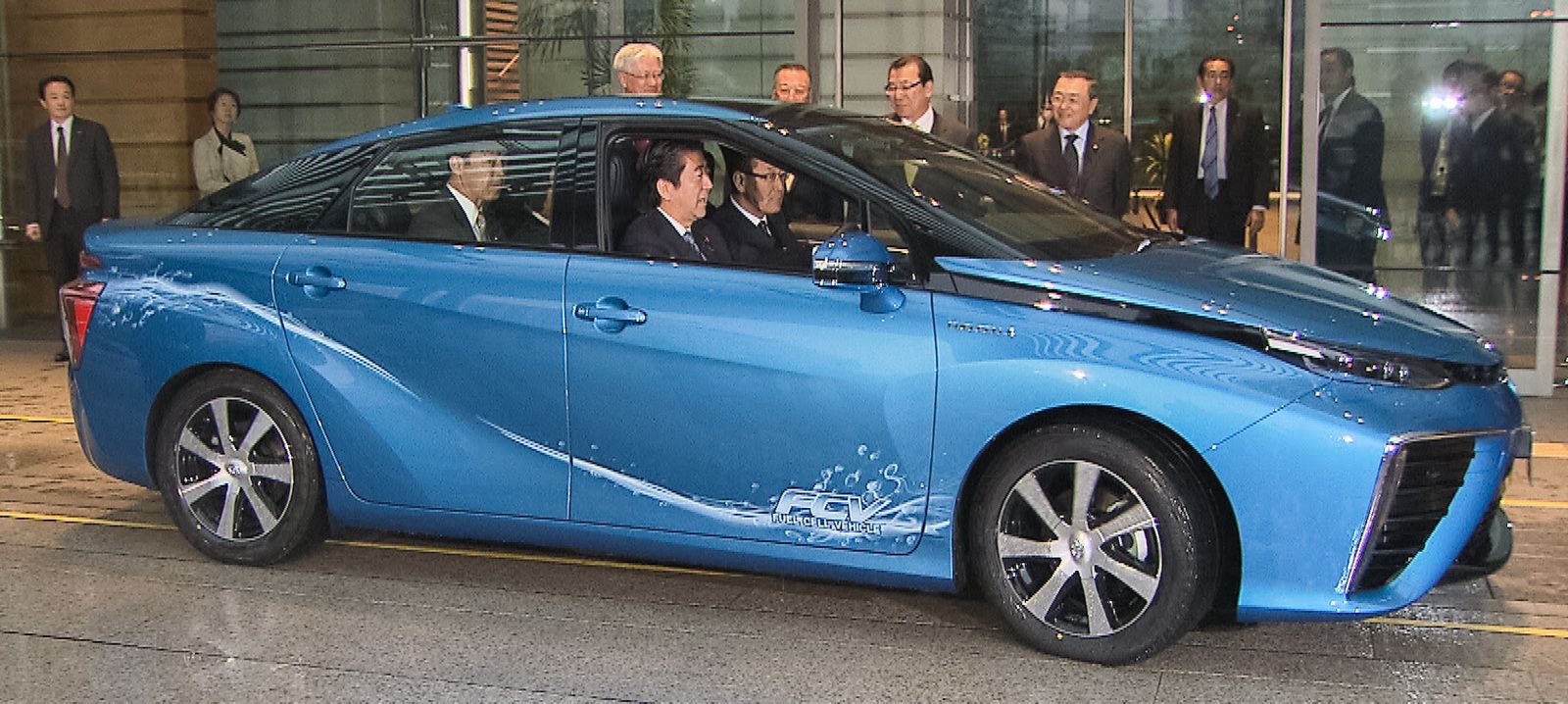 First Toyota Mirai delivered to Japanese Prime Minister | CarDekho.com