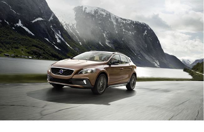 Volvo to launch petrol V40 Cross Country next week