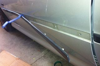 How to fix car body side moulding