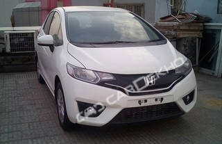 Top-Spec Honda Jazz Spied, Features all-black Interiors!