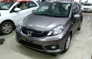 Honda Brio Facelift Spotted At Dealership – Launch On October 04