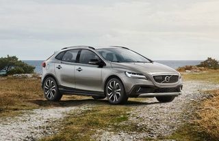 Volvo V40 And V40 Cross Country Facelift Launched
