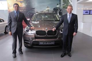 BMW launches the largest dealership facility in the luxury car segment in India