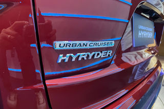टोयोटा हाइराइडर के एंट्री-लेवल स्ट्रॉन्ग-हाइब्रिड वेरिएंट की ऑन-रोड प्राइस 20 लाख रुपये से होगी कम