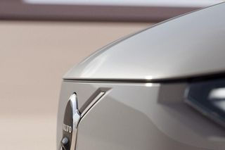 वोल्वो ईएक्स90 इलेक्ट्रिक एसयूवी के नए टीजर हुए जारी, एक्सटीरियर डिजाइन की दिखी झलक