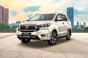 New Toyota Innova Crysta Price 2023, Images, Colours & Reviews