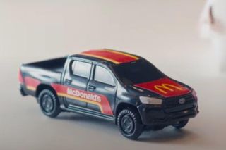 मैकडॉनल्ड्स के ‘हैप्पी मील’ के साथ मिलेगा टोयोटा हाइलक्स का स्केल मॉडल!