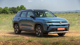 Watch Video: Maruti Victoris Rear Seat Headroom Tested In Variants With And Without Sunroof Watch Video: Maruti Victoris Rear Seat Headroom Tested In Variants With And Without Sunroof