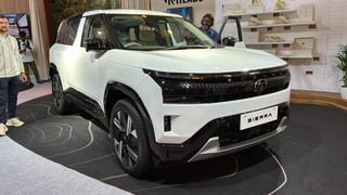 2025 टाटा सिएरा के शुरुआती वेरिएंट्स में डैशबोर्ड पर दो स्क्रीन मिलेगी, नए टीजर वीडियो में हुई पुष्टि