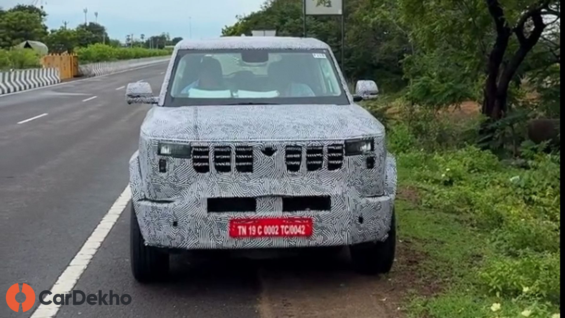 Duster Modifield BREAKING: Mahindra Vision S SUV Interior Spied: Launch Soon? | CarDekho.com