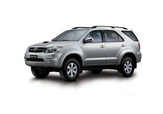 New Toyota Fortuner spotted taking test drives