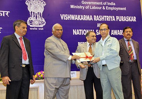 Maruti Suzuki wins the prestigious National Safety Award | CarDekho.com