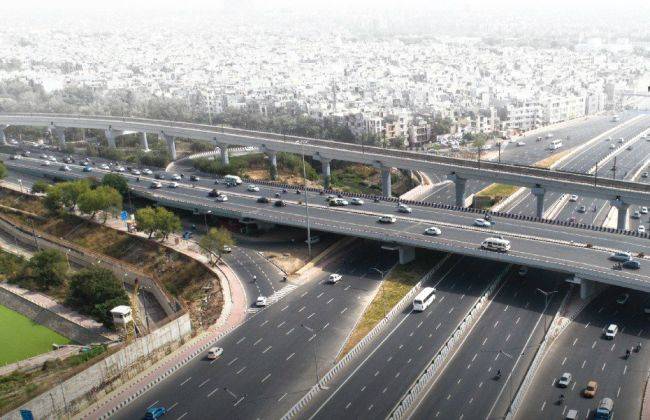 India Gets First 14-lane Expressway | CarDekho.com