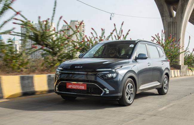 Kia Carens Bookings Cross 50,000 Mark | CarDekho.com