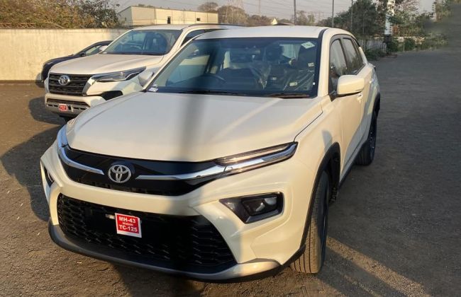 Toyota Hyryder CNG Arrives At Dealer Stockyard | CarDekho.com
