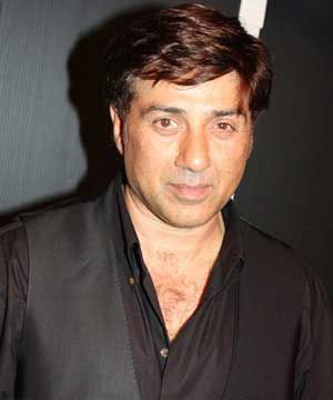 Sunny Deol gifts his father a new Range Rover SUV