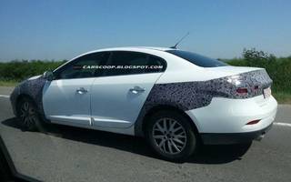 2013 Renault Fluence Facelift Spotted Testing 2013 Renault Fluence Facelift Spotted Testing