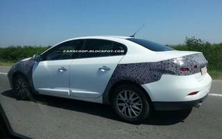 2013 Renault Fluence Facelift Spotted Testing