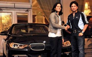 Saina Nehwal Recieves a BMW from Sachin Tendulkar