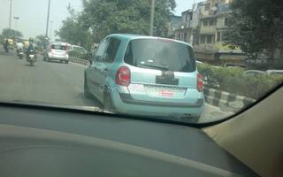 Renault Modus, the Next Hatchack from Renault Spotted in Delhi- Scoop Renault Modus, the Next Hatchack from Renault Spotted in Delhi- Scoop