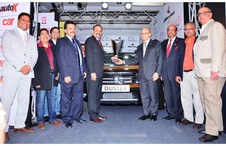 Renault Duster Wins Indian Car of the Year Award; Defeats Ertiga and Elantra Renault Duster Wins Indian Car of the Year Award; Defeats Ertiga and Elantra