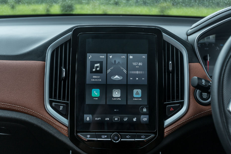 MG Hector Plus touch screen