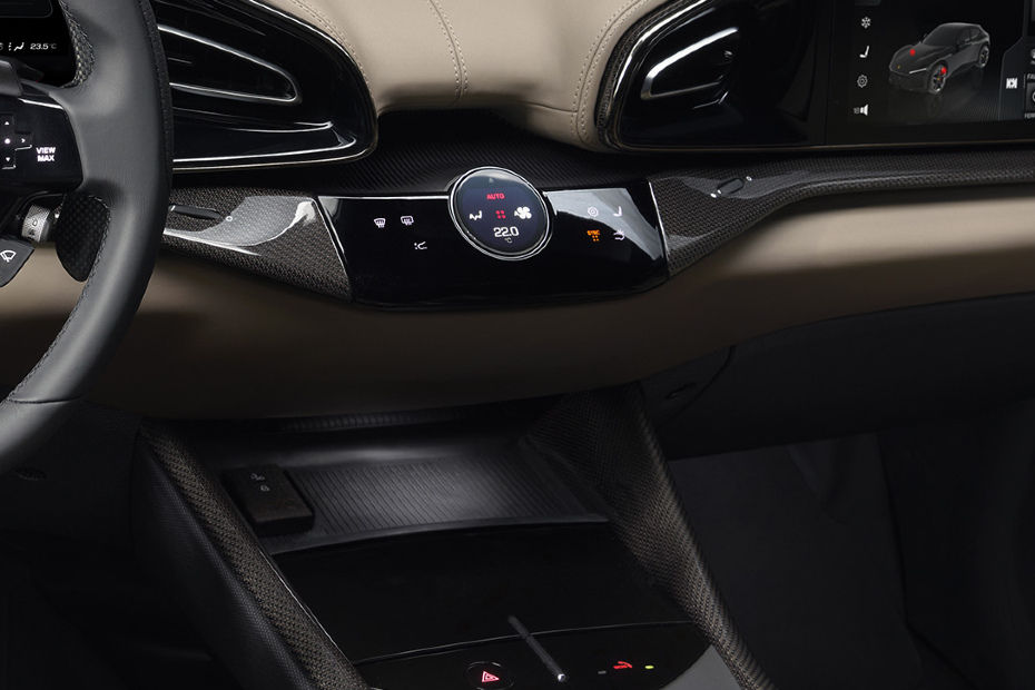 Purosangue front console