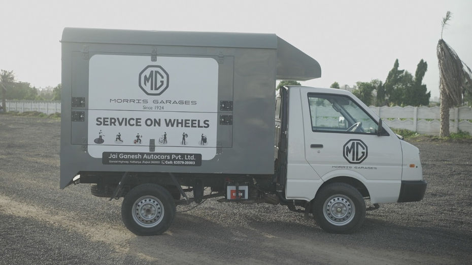 MG Service On Wheels Cover