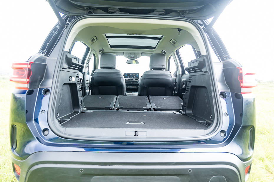 Citroën C5 Aircross boot space with second row folded down