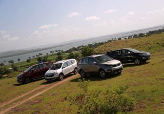 Mahindra Marazzo vs Tata Hexa vs Toyota Innova Crysta vs Renault Lodgy: Space And Practicality Comparo Mahindra Marazzo vs Tata Hexa vs Toyota Innova Crysta vs Renault Lodgy: Space And Practicality Comparo