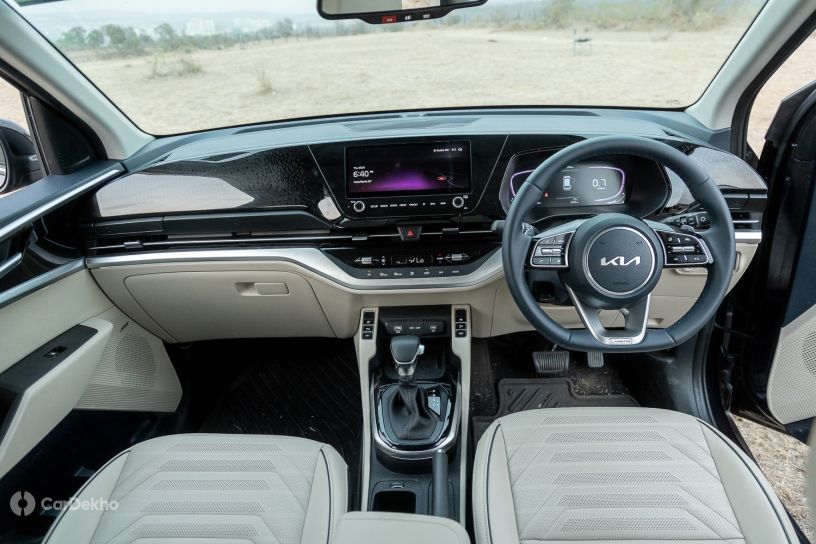 kia carens vs toyota innova crysta